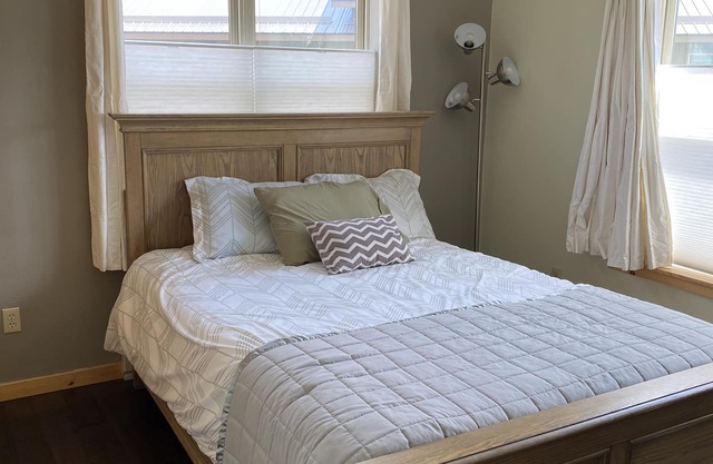 Cozy condo close to town with amazing views and trail access!