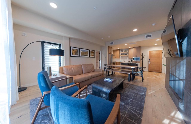 Cozy Condo|Fireplace|Balcony with Mountain View