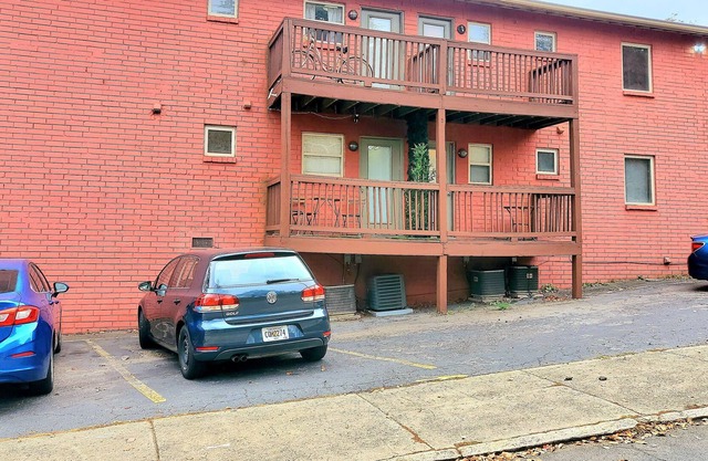 Cozy condo with great design elements just south of downtown Atlanta