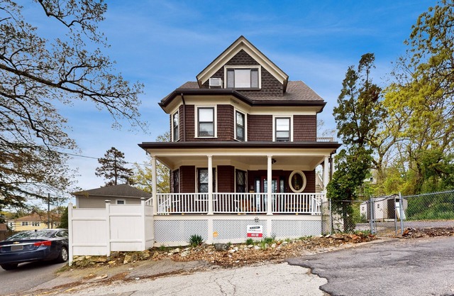 Cozy Condo with Pet-Friendly Vibes, WiFi, Full Kitchen, and a Scenic Balcony