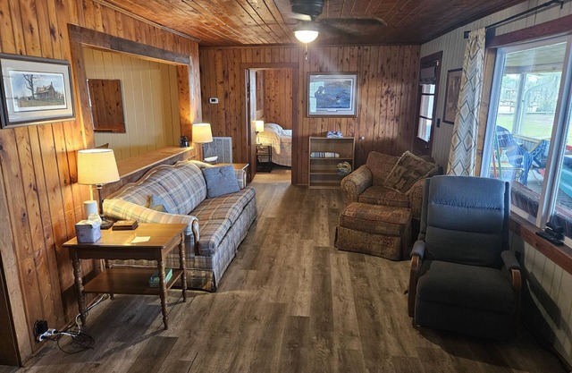 Cozy cottage at White Laken4 Bedroom and 2 Bath is able to sleep 11-13
