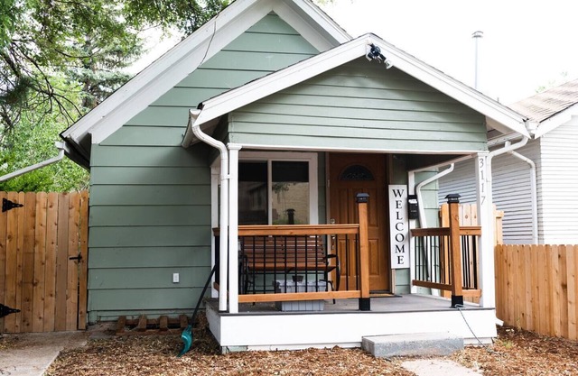 Cozy Cottage Basement Apartment
