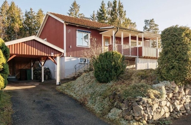 Cozy cottage, children and dogs welcome.