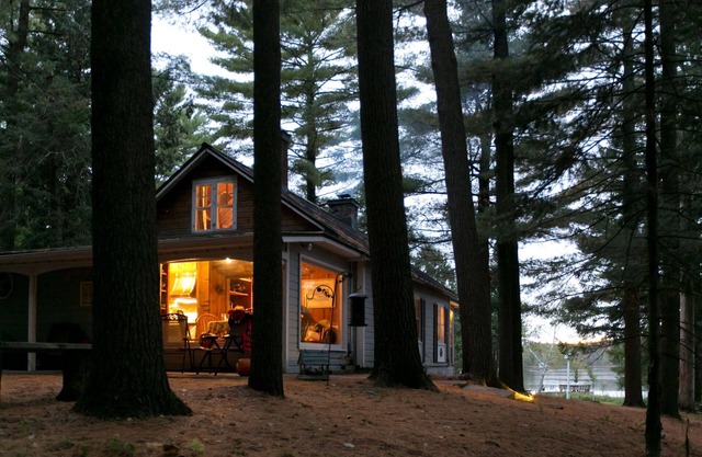 Cozy cottage in the heart of Waupaca's Chain O Lakes