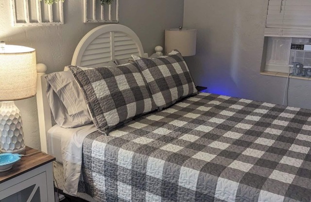 Cozy cottage in Warm Mineral Springs