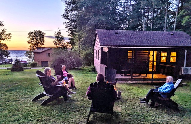 Cozy Cottage is inside a State Park with waterfront Access.