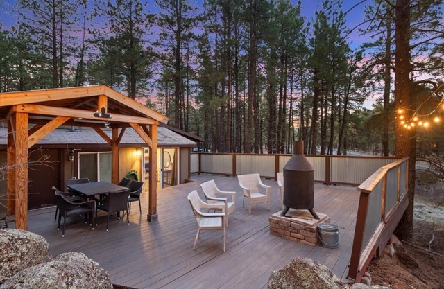 Cozy Cottage Located in the pines .Great clean getaway. Master bedroom KING bed.