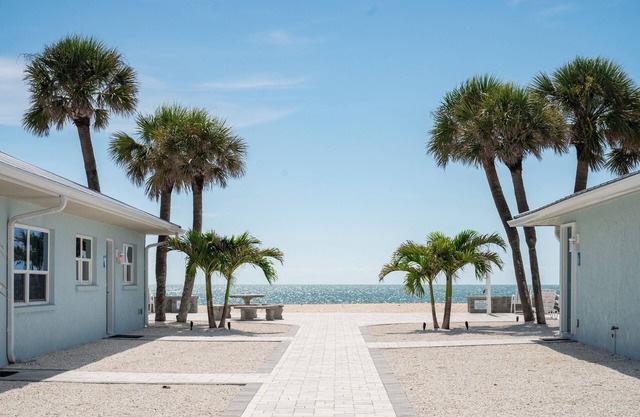 Cozy cottage on Casey Key
