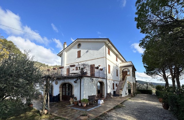 Cozy cottage on the hill with sea view, can host up to 8 guests