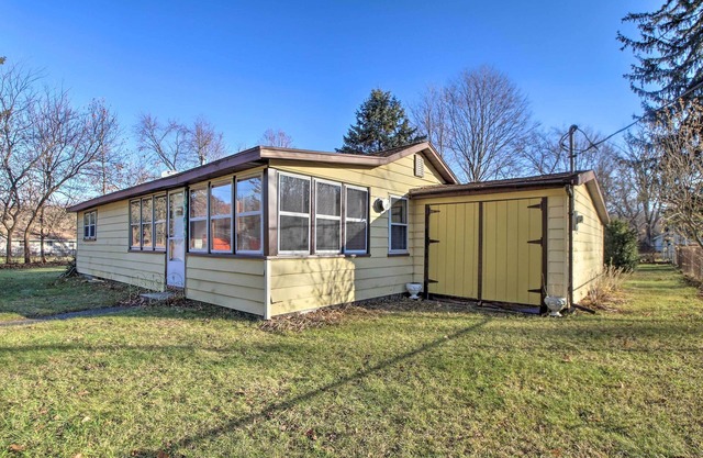 Cozy Cottage w/ Fire Pit: 1 Mi to Lake MI Beaches!