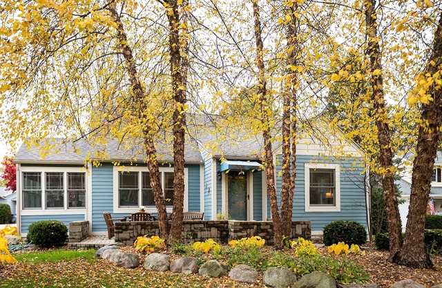 Cozy Cottage with view of Lake Michigan