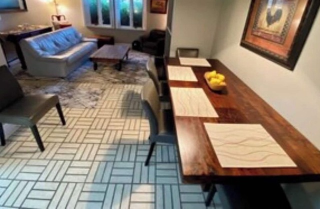Cozy Country Cottage on 12 open acres, 30 minutes south of Seattle, pet-friendly