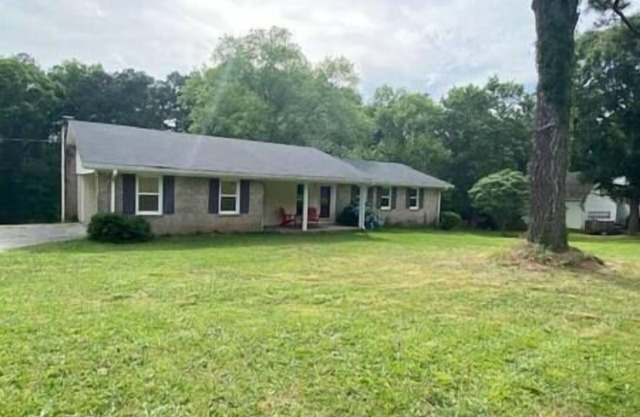 Cozy Country Ranch home near LakePoint Sports
