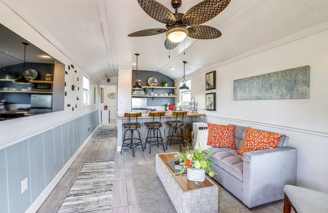 Cozy Decatur Cabin w/Views ~ 1 Mi to Riverfront!