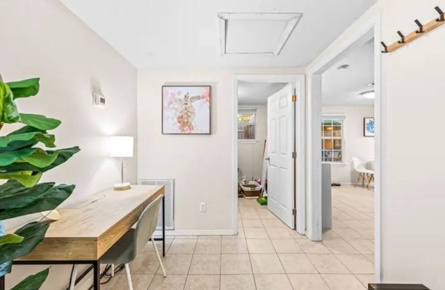 Cozy dog-friendly stay near white sandy beaches!