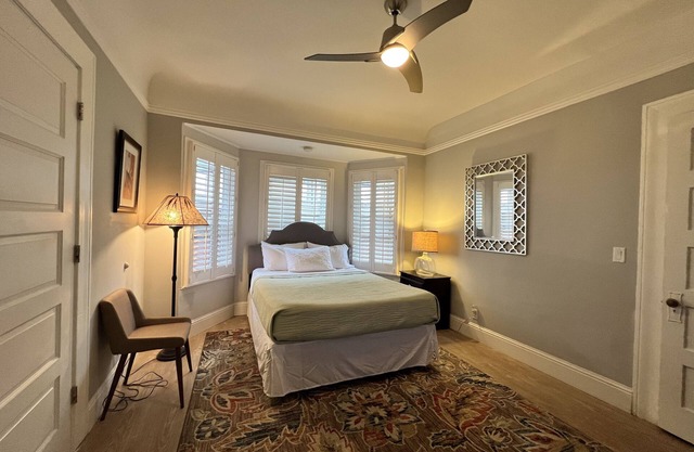 Cozy Downtown Burlingame Apt. | Easy Parking | 1/1