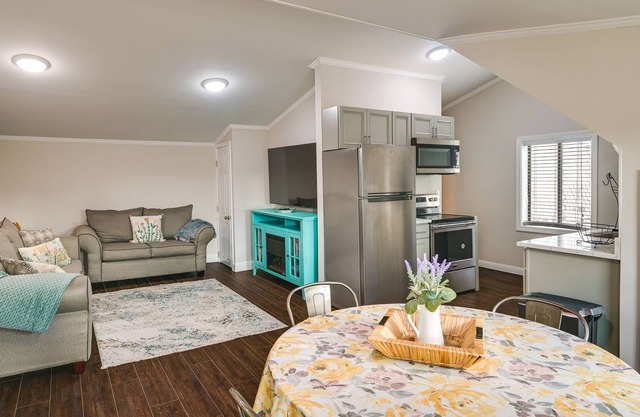 Cozy Downtown Woburn Rental w/ Walkable Location!