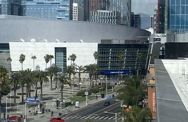 Cozy DTLA 1BD Condo in Hart of LA LIVE w/Stunning Views, pool & parking!