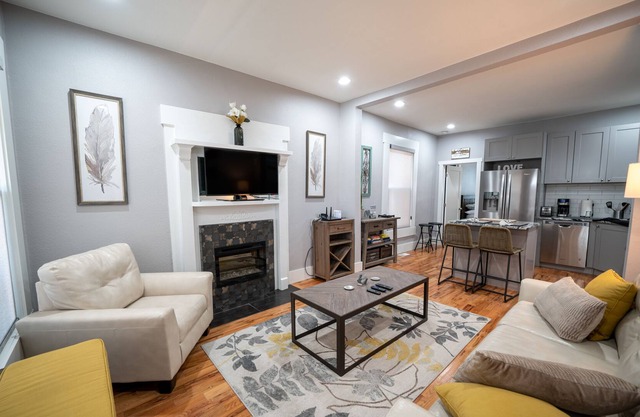 Cozy Duplex - Perfect Baker Neighborhood Getaway for 2