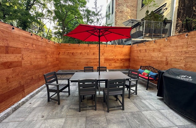 Cozy East Harlem 1 bed/1 bathroom with garden patio. Perfect for remote work.