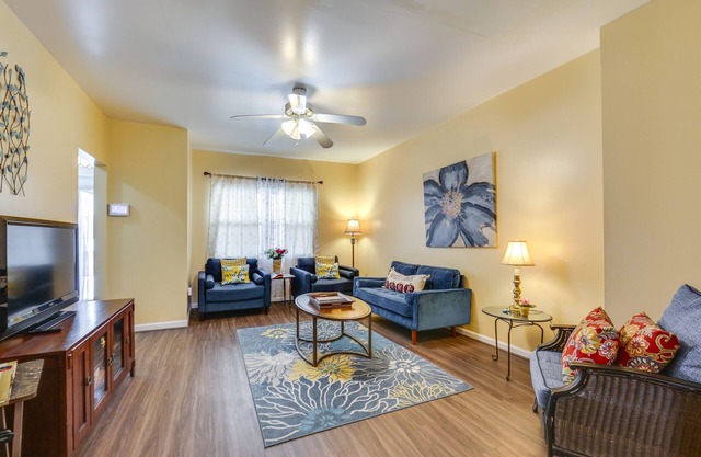 Cozy East Pittsburgh Home - 7 Mi to Frick Park!