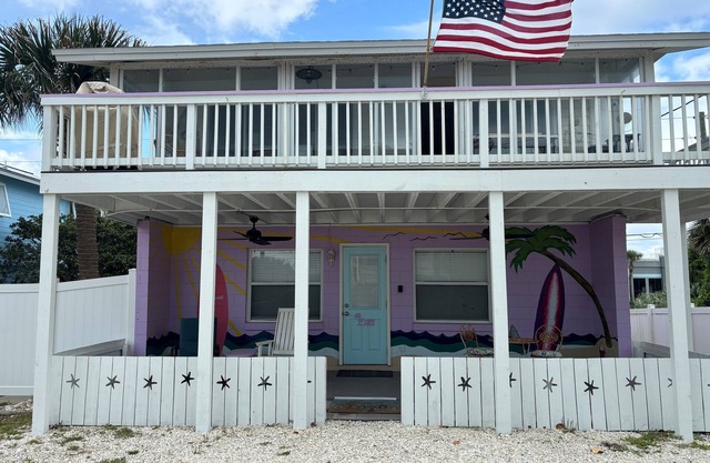 Cozy efficiency steps from beautiful New Smyrna Beach