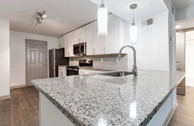 Cozy, family-friendly 1 bedroom apartment with WiFi in North Decatur