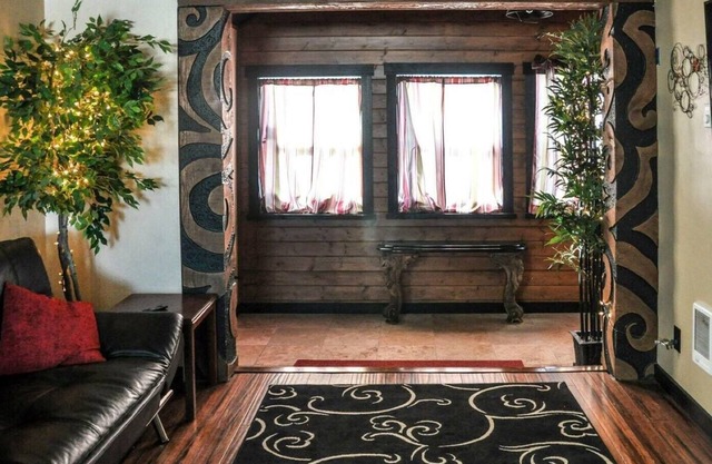 Cozy Farmhouse Retreat 10 min to Bear Lake - Pets OK