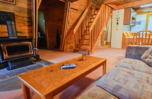 ★Cozy Forest Cabin w/Firepit/Grill/Trails/Fishing★