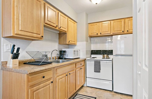 Cozy & Fully Equipped Studio in Lakeview