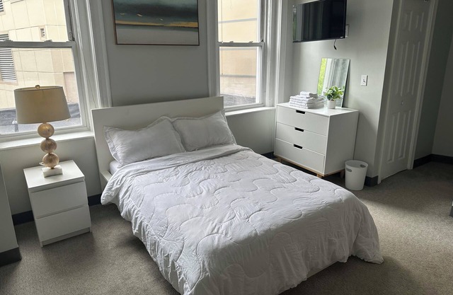 Cozy Furnished studio in the heart of Quincy