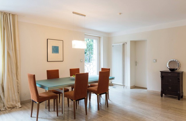 Cozy Garden Apartment with Terrace. Easy access to transport