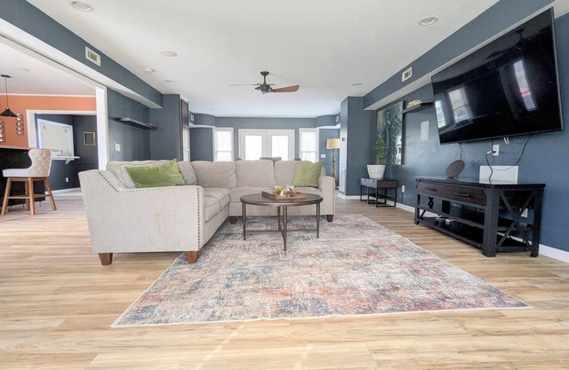Cozy Gem: Stay at CoupeDe Huntersville Your 4bd 2.5baHome Away From Home