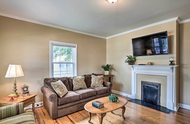 Cozy Greenville Bungalow ~ 2 Mi to Downtown!
