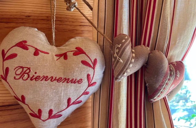 Cozy Ground Floor Apartment with Mountain Decor, Near Slopes and Amenities - Sleeps 4