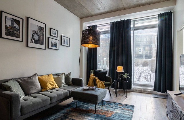 Cozy Ground-floor condo, 10 min walk to Old Montreal