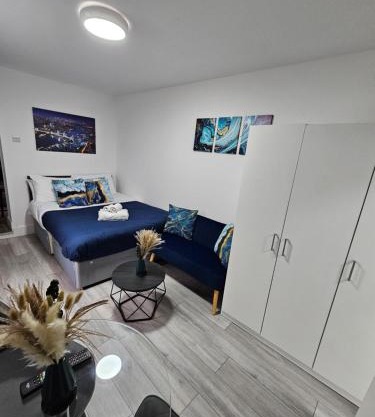 Cozy Ground-Floor Studio, Excellent City Access