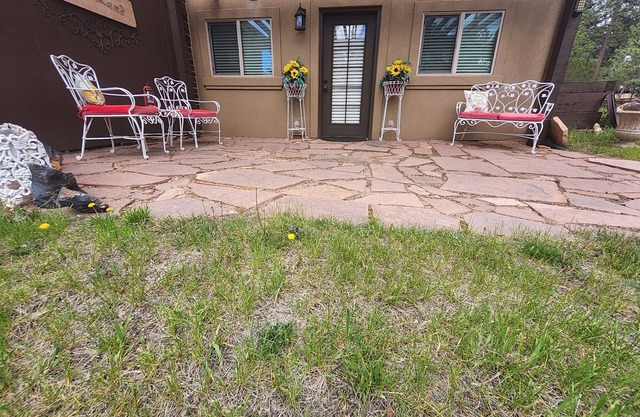 Cozy guest apartment conveniently located to all Woodland Park attractions