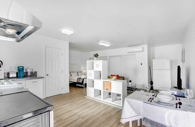 Cozy Guesthouse near Downtown Alhambra