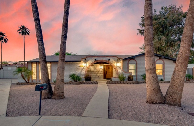 Cozy Hideaway with Pool, Hot Tub and Huge Yard