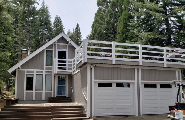 Cozy Hilltop Cabin in Lake Almanor
