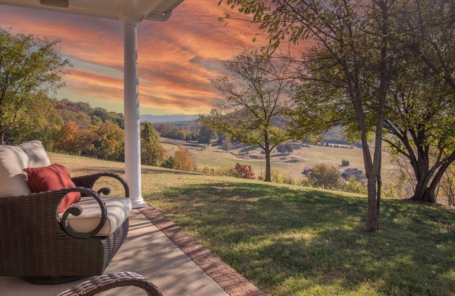 Cozy hilltop home with spectacular views