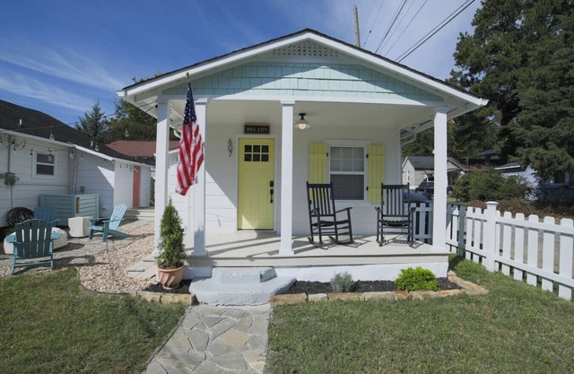 Cozy Historic Cottage | Walk to Northshore