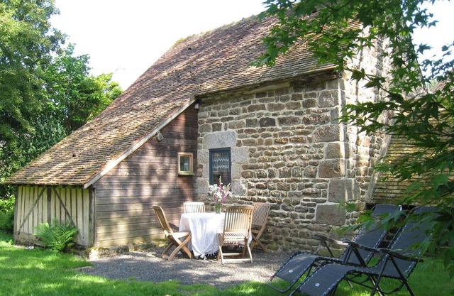 Cozy Holiday Home in Ceaucé