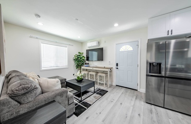 Cozy home 2bed near DTLA w/Parking