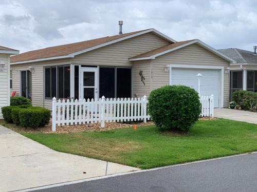 Cozy home, Between Lake Sumter & Brownwood!