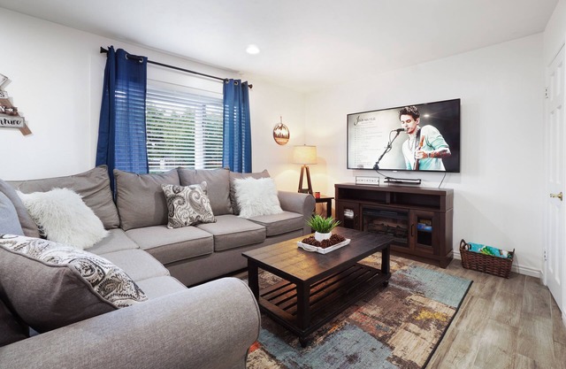 Cozy Home Games+BBQ|Min to Downtown Den & Boulder!