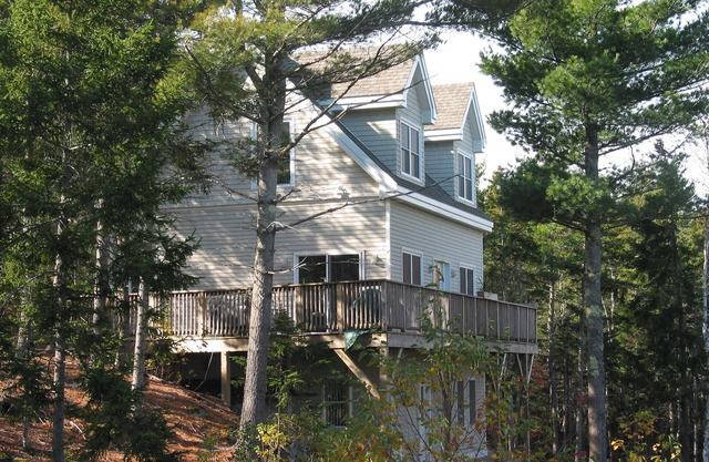 Cozy Home high over Frenchman's Bay and Tranquil Woods