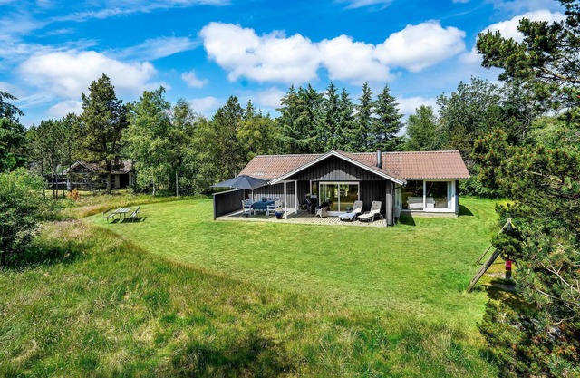 Cozy home in Blåvand with kitchen