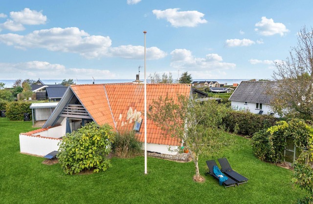 Cozy home in Bogense with WiFi